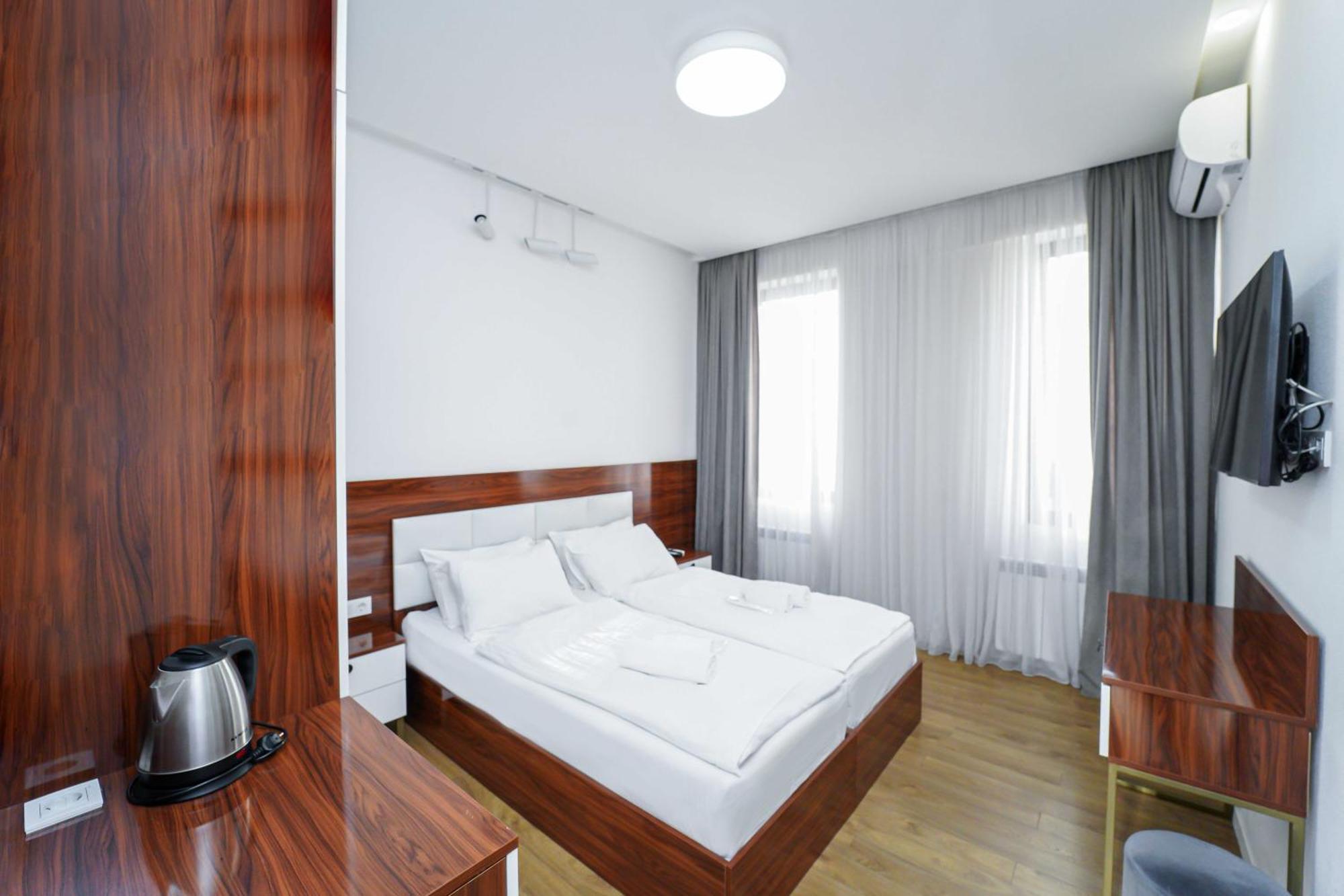 Hotel Type Rooms On Avenue Melikishvili, City Center Tbilisi Bagian luar foto