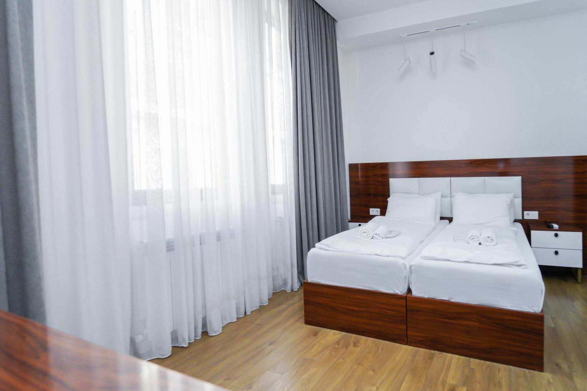 Hotel Type Rooms On Avenue Melikishvili, City Center Tbilisi Bagian luar foto